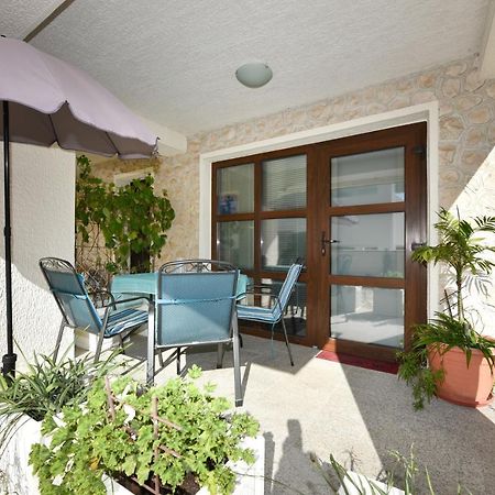 Lovely Apartment In The Groundfloor Zadar Exterior foto