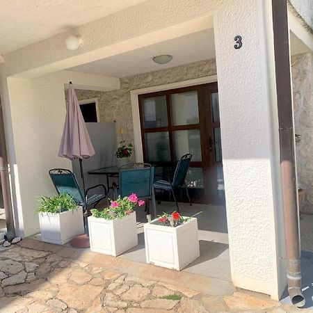 Lovely Apartment In The Groundfloor Zadar Exterior foto