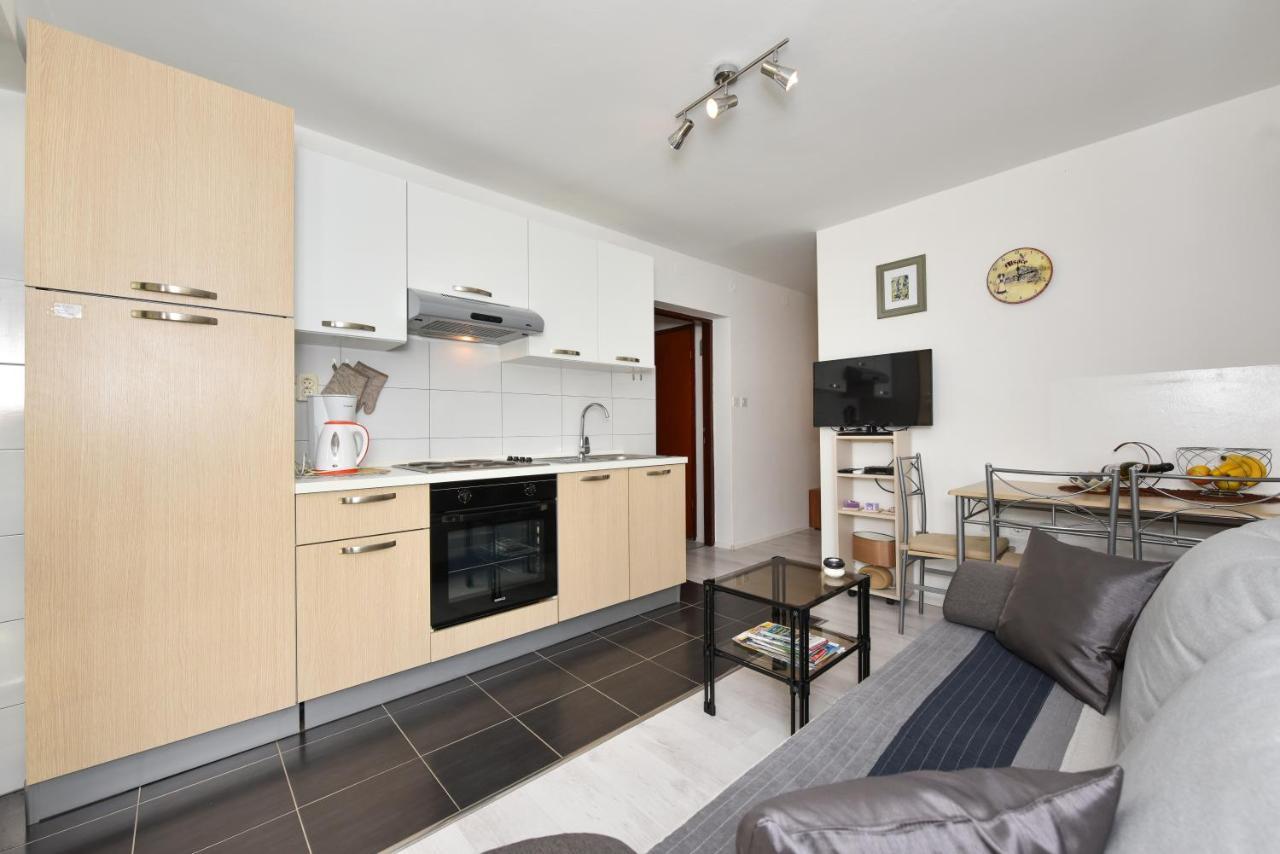 Lovely Apartment In The Groundfloor Zadar Exterior foto