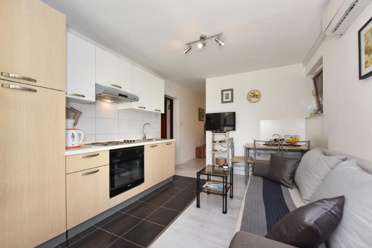 Lovely Apartment In The Groundfloor Zadar Exterior foto