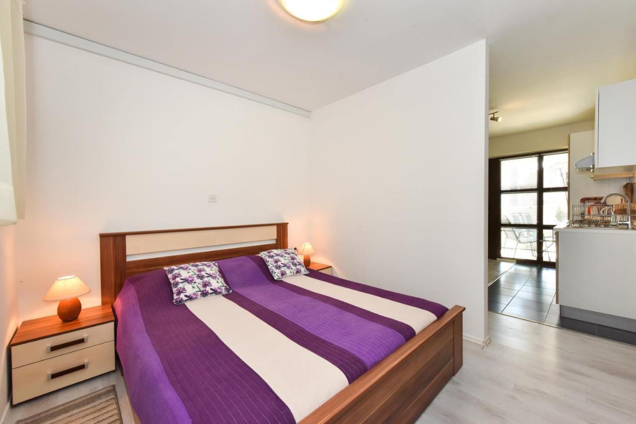 Lovely Apartment In The Groundfloor Zadar Exterior foto