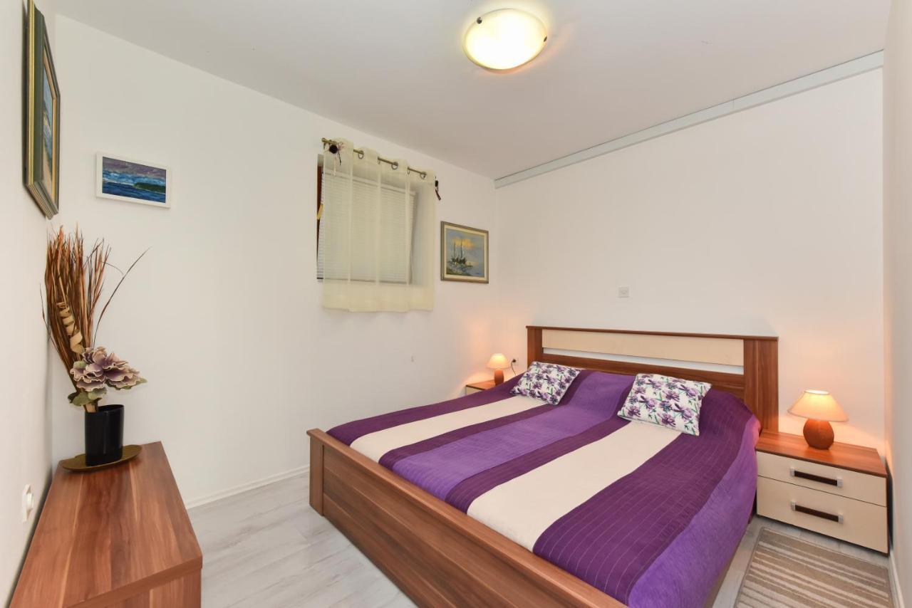Lovely Apartment In The Groundfloor Zadar Exterior foto